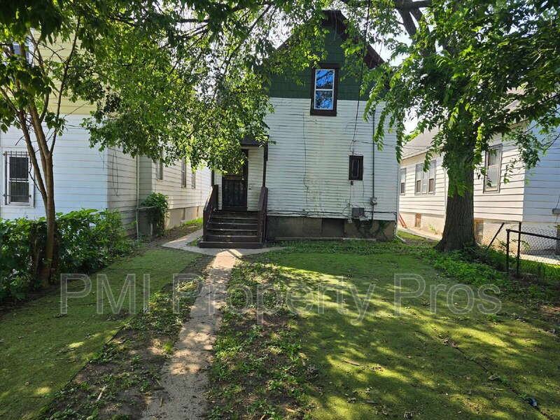 2626 N 24th St - Photo 3 of 23