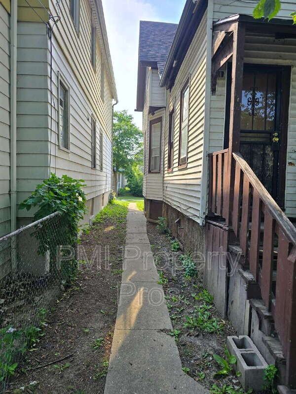 2626 N 24th St - Photo 4 of 23