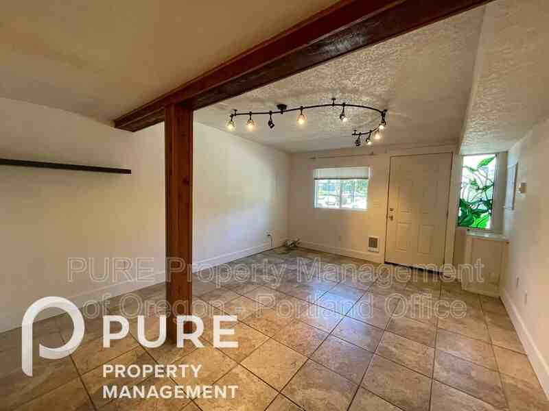 4004 Ne Mallory Ave #3 - Photo 3 of 19