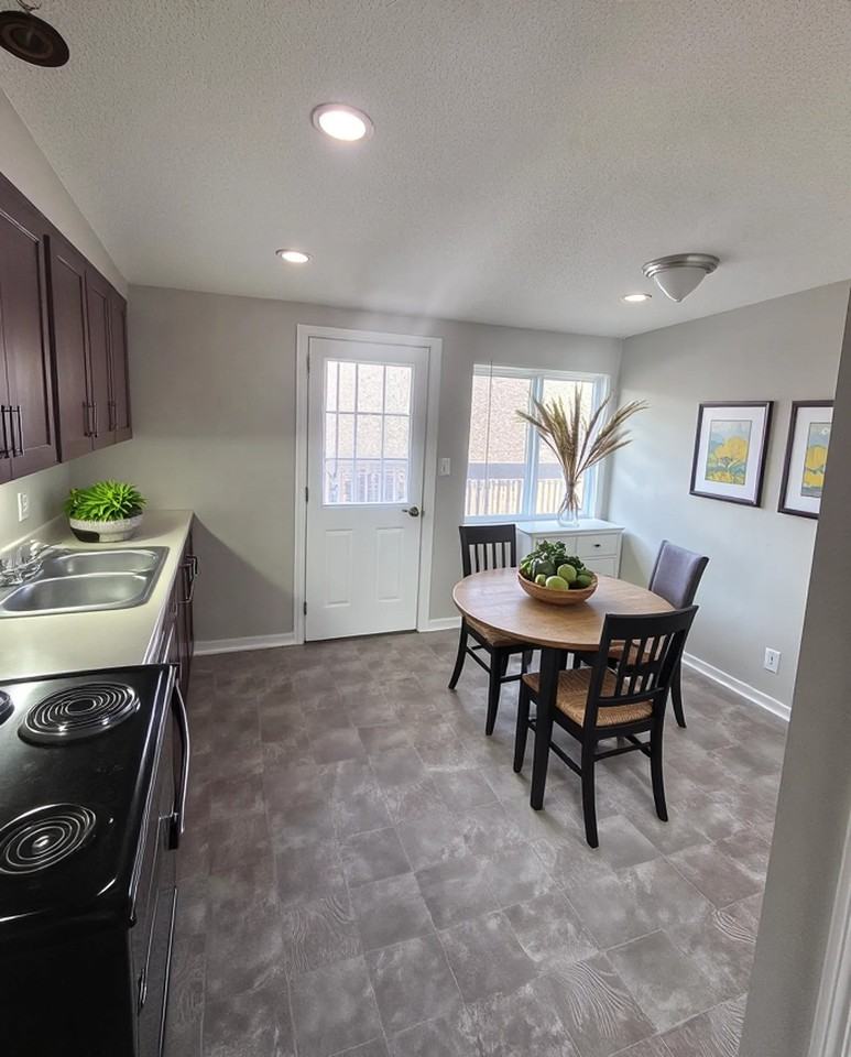 State Street Apartments - Photo 3 of 19