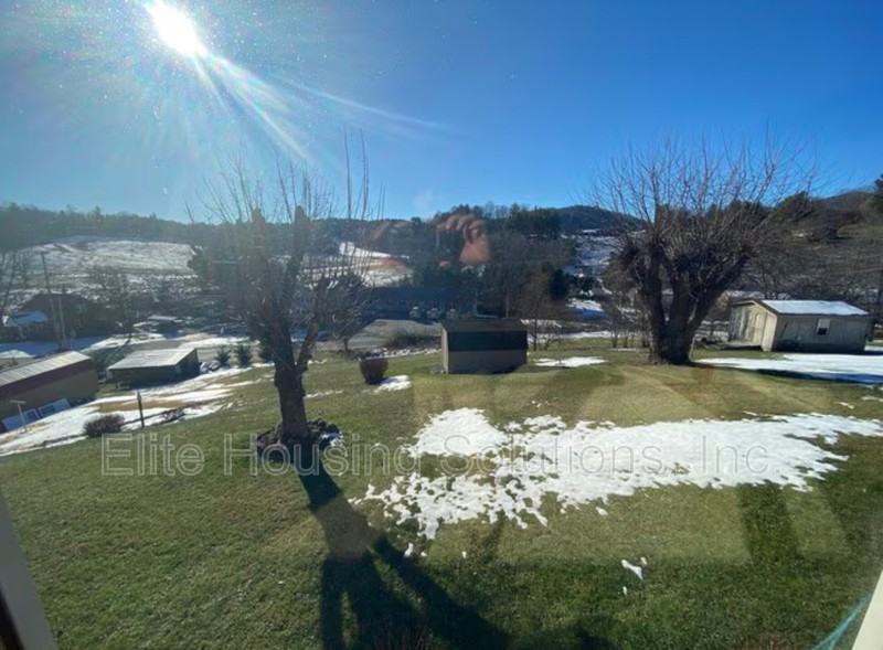 410 Colonial Ave - Photo 5 of 10