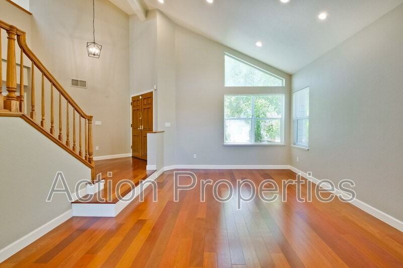 11754 Ridge Creek Ct - Photo 3 of 37