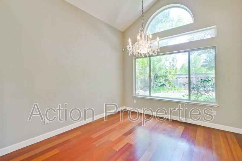 11754 Ridge Creek Ct - Photo 6 of 37