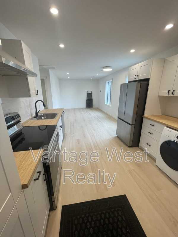 2914 Glenmore Road North