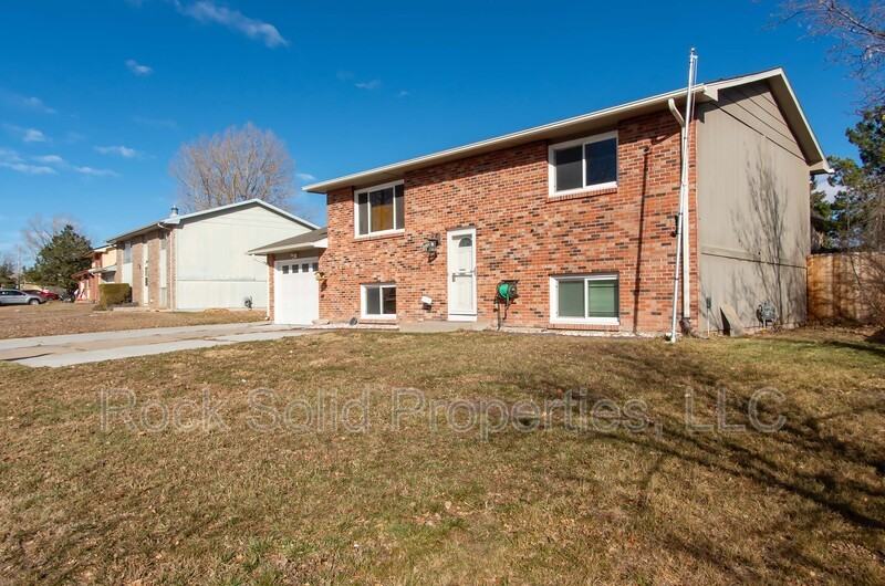 4405 Ocean Ave - Photo 2 of 37