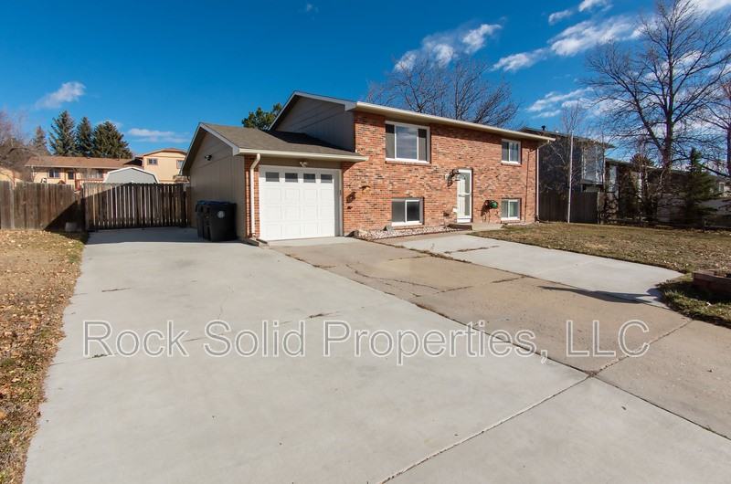 4405 Ocean Ave - Photo 3 of 37