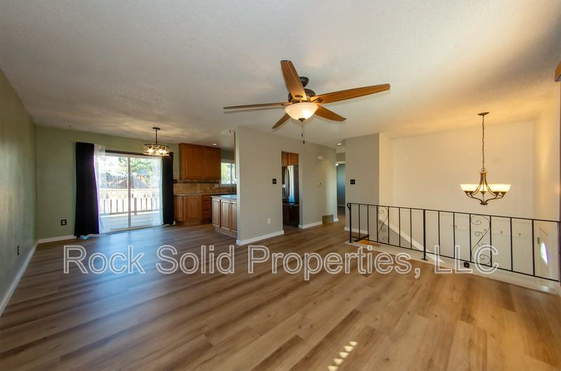 4405 Ocean Ave - Photo 4 of 37