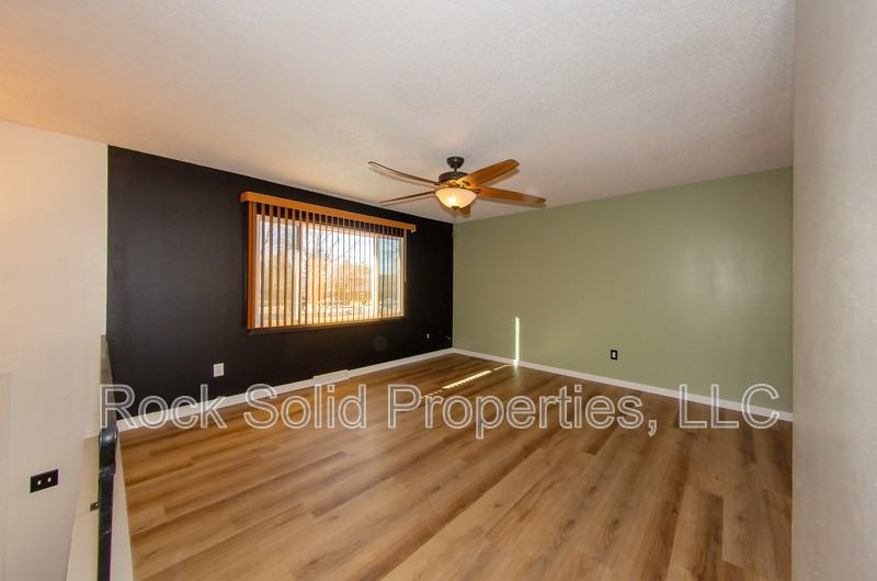 4405 Ocean Ave - Photo 5 of 37