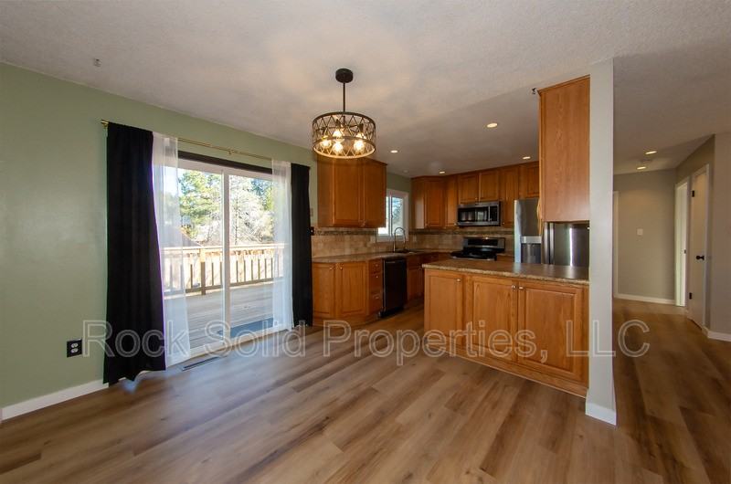 4405 Ocean Ave - Photo 7 of 37