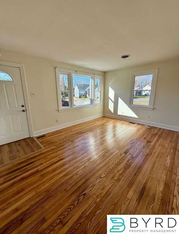 5305 Lochaven Ave - Photo 4 of 24