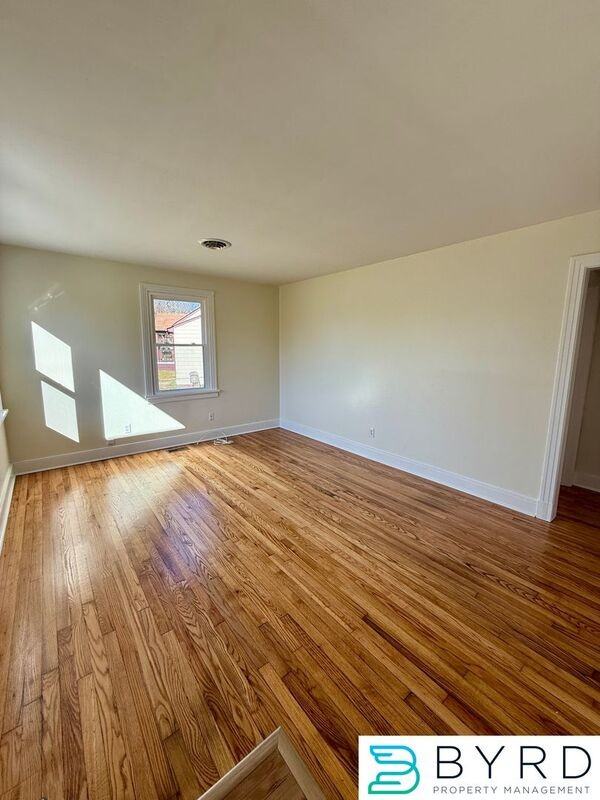 5305 Lochaven Ave - Photo 5 of 24