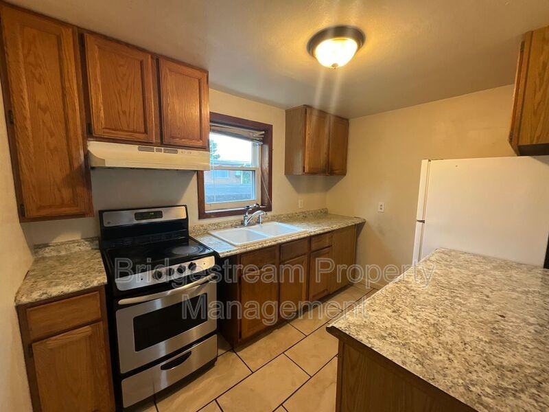 413 Briarwood Ave #4 - Photo 3 of 6