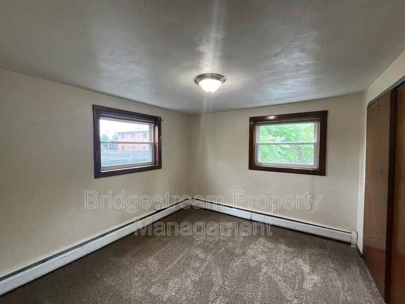 413 Briarwood Ave #4 - Photo 5 of 6