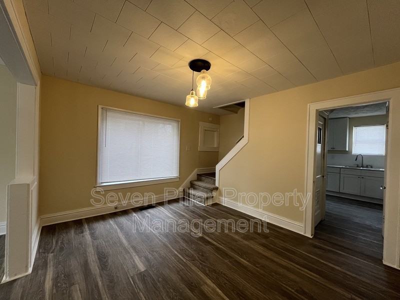 1042 E 16th Ave - Photo 3 of 19