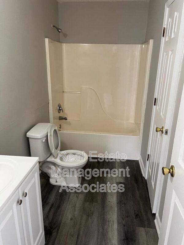 201 Grove Place - Photo 5 of 8