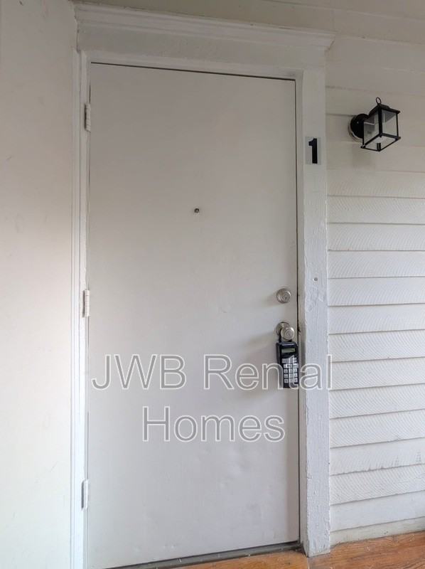 2022 Dellwood Ave #1 - Photo 2 of 10