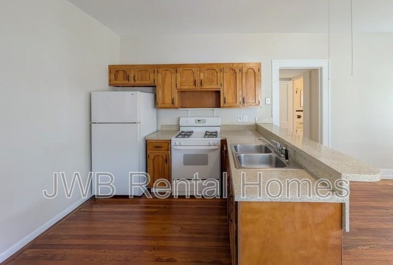 2022 Dellwood Ave #1 - Photo 4 of 10