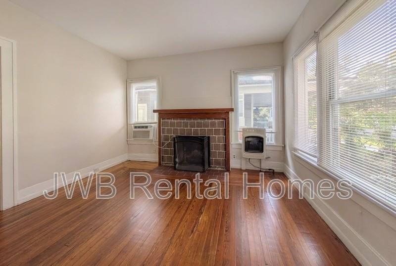 2022 Dellwood Ave #1 - Photo 5 of 10