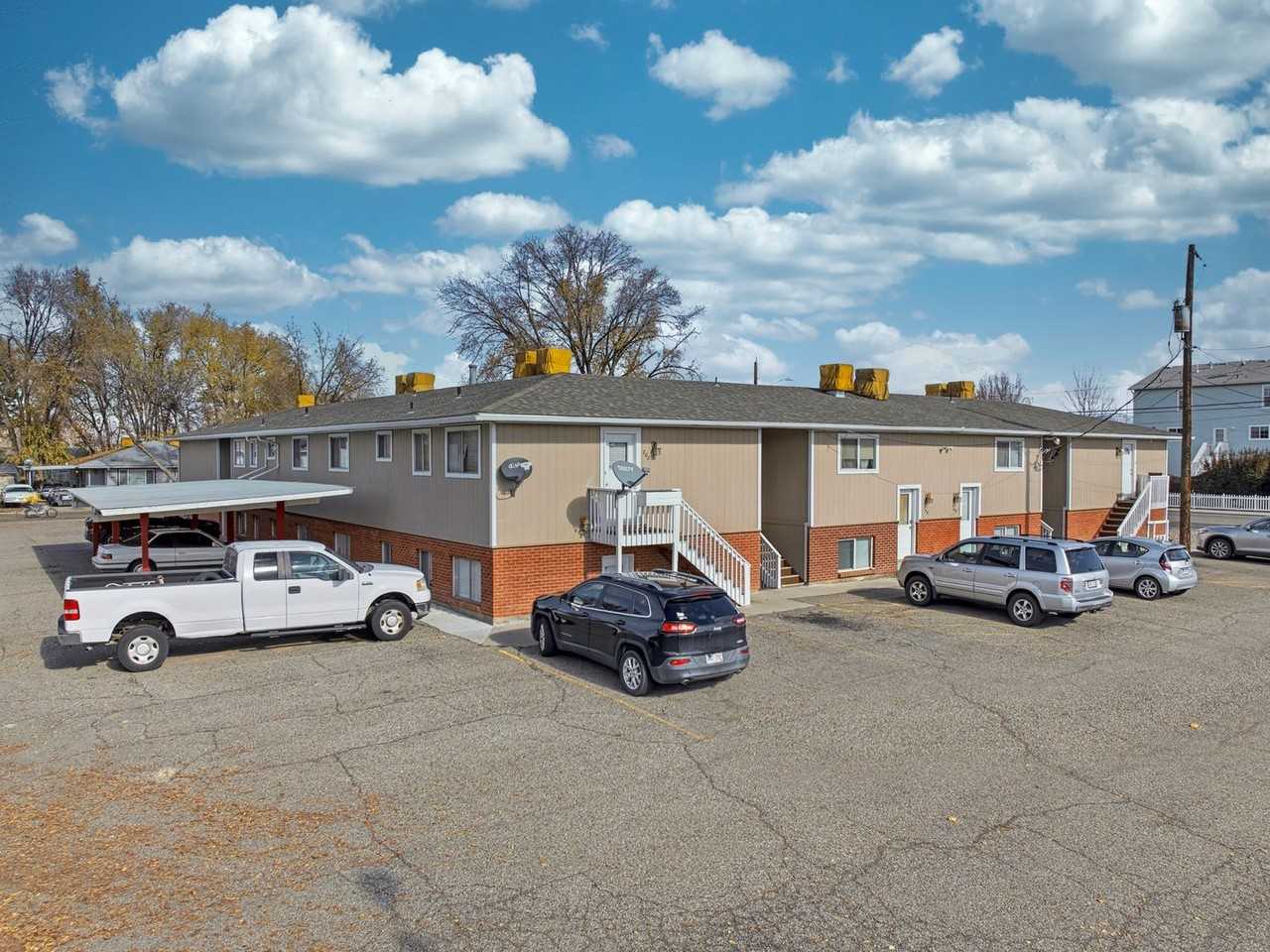 1074 Cedar Way - Photo 4 of 23