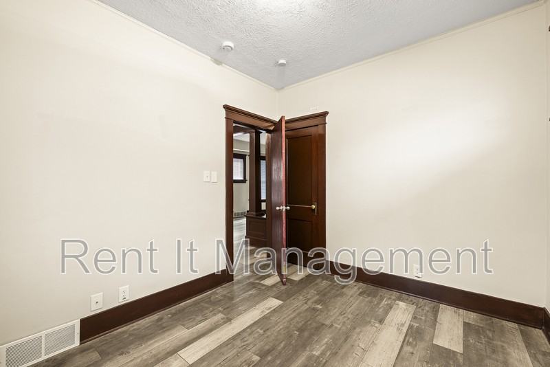 2816 N 19th Ave - Photo 4 of 17