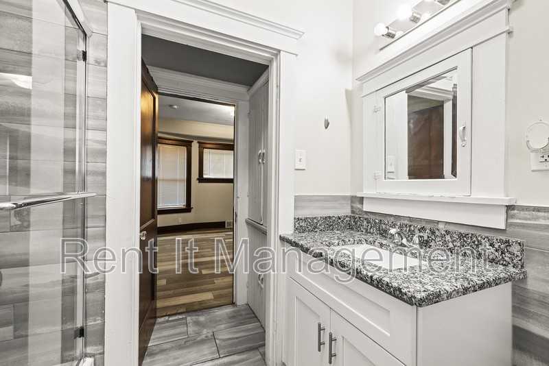 2816 N 19th Ave - Photo 6 of 17