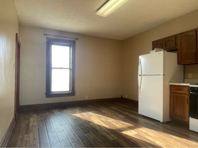 705 6th Avenue - Photo 7 of 11