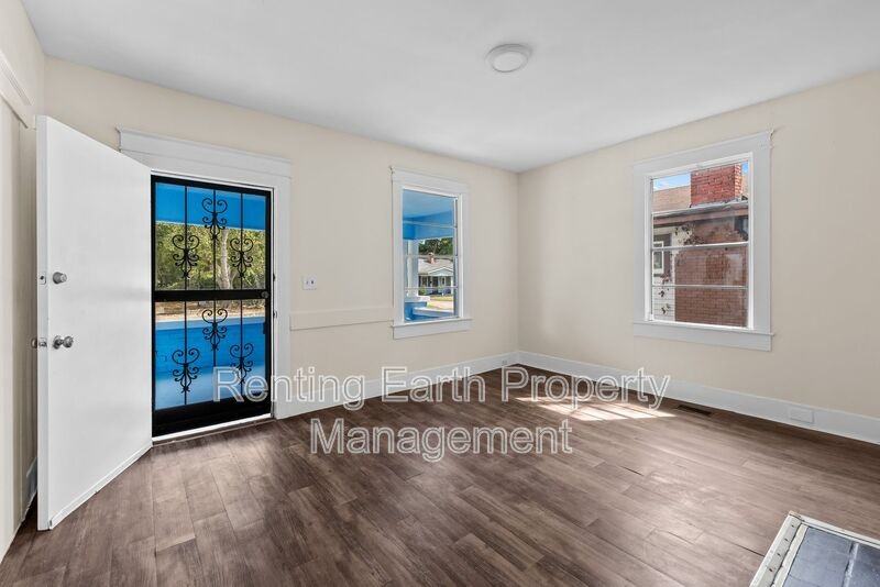 4632 Avenue U - Photo 3 of 16