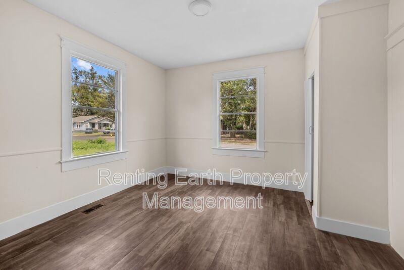 4632 Avenue U - Photo 6 of 16