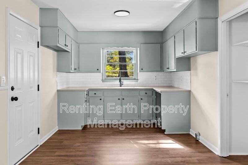 405 18th Ave Nw - Photo 5 of 16