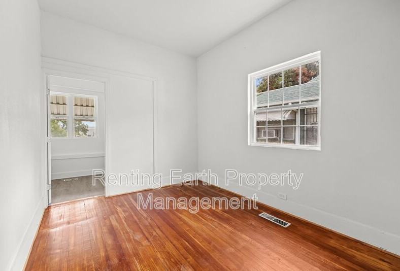 1520 34th Ave N - Photo 4 of 19