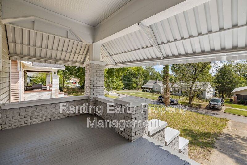 1520 34th Ave N - Photo 4 of 19