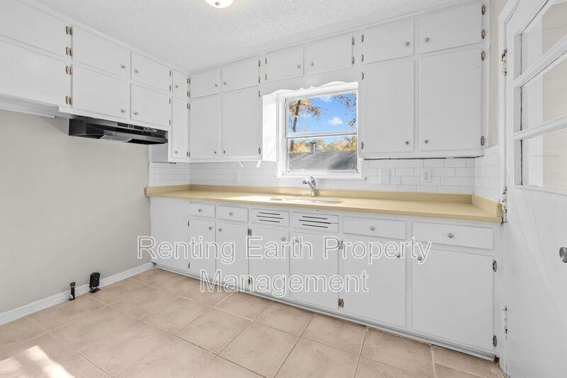 7404 Paris Ave - Photo 6 of 17