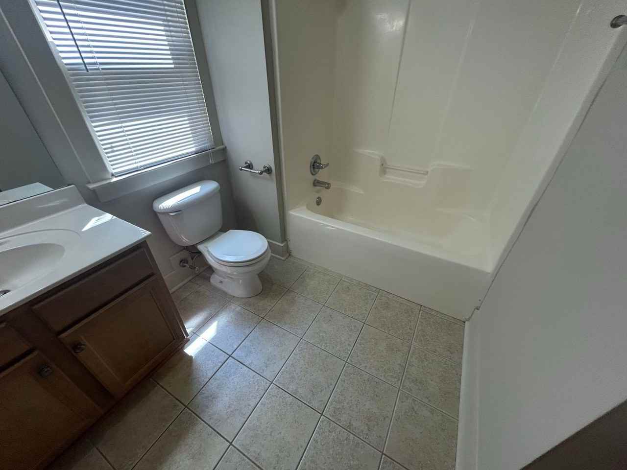 460 Athens Ave - Photo 7 of 9