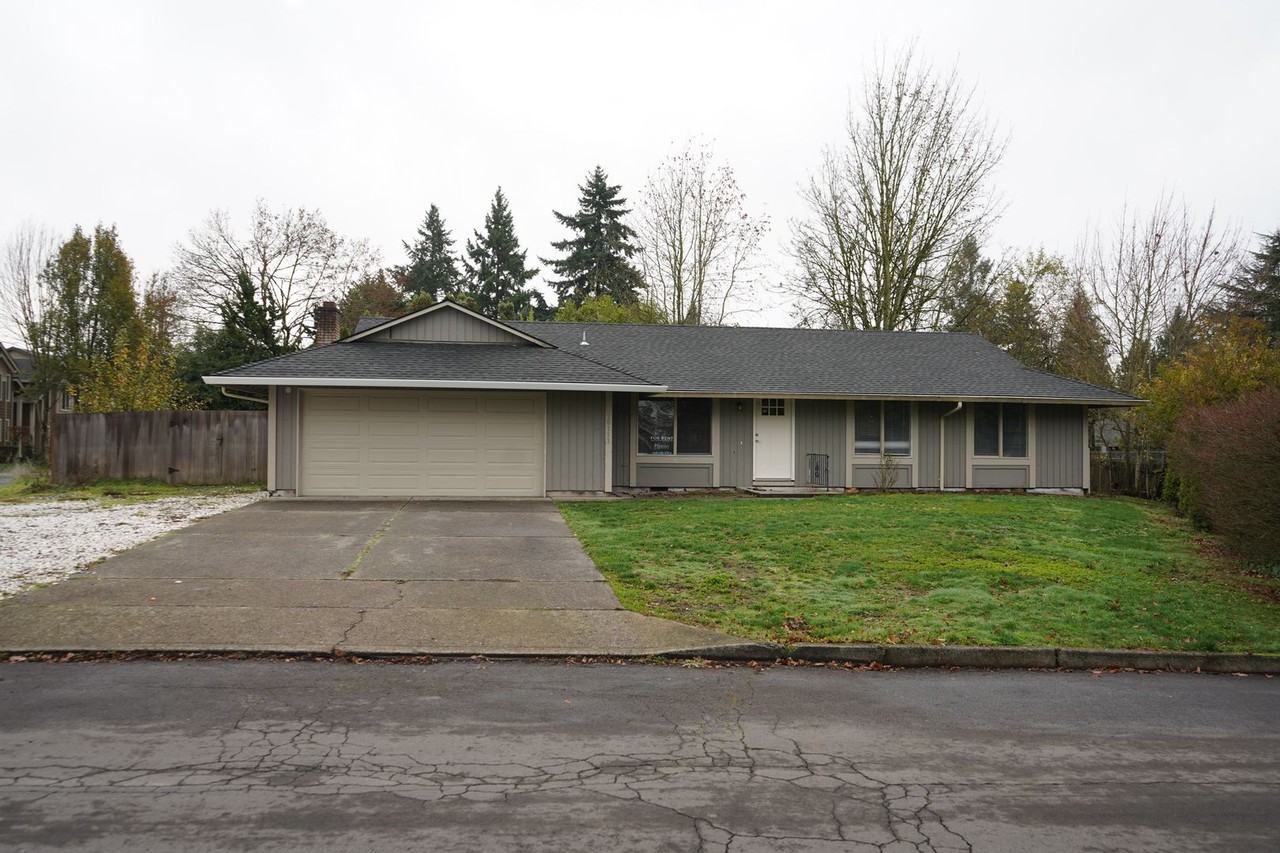 10111 Northeast Tanglewood Drive