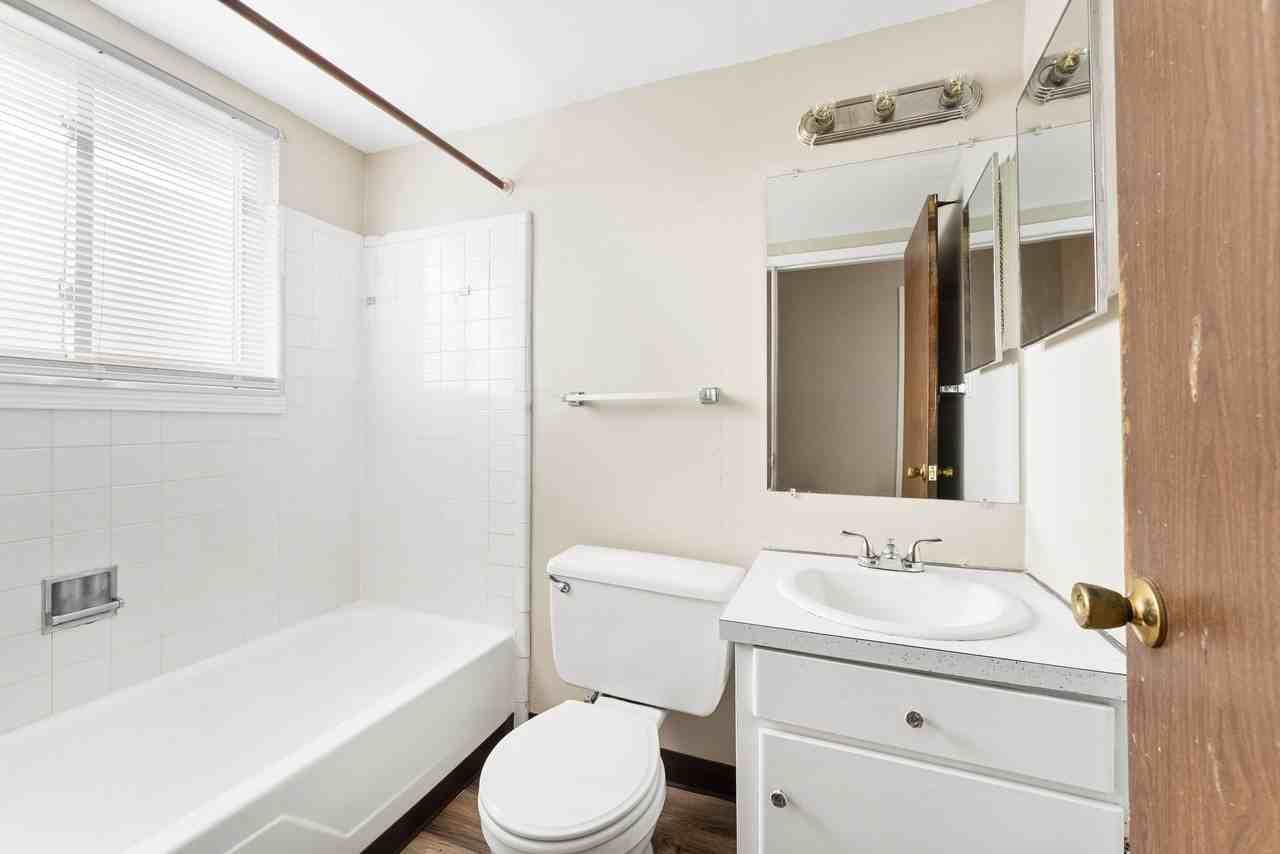 1427/1437 Ford Ave. *EPM* - Photo 4 of 10