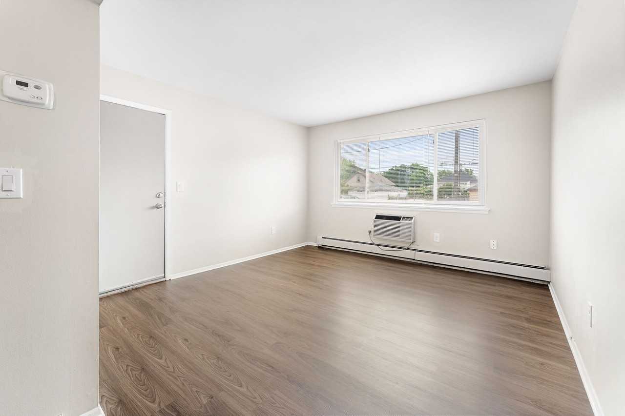 1427/1437 Ford Ave. *EPM* - Photo 5 of 10