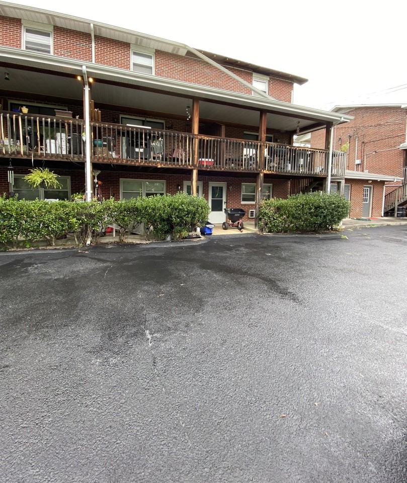 Bob White Manor - Photo 4 of 7