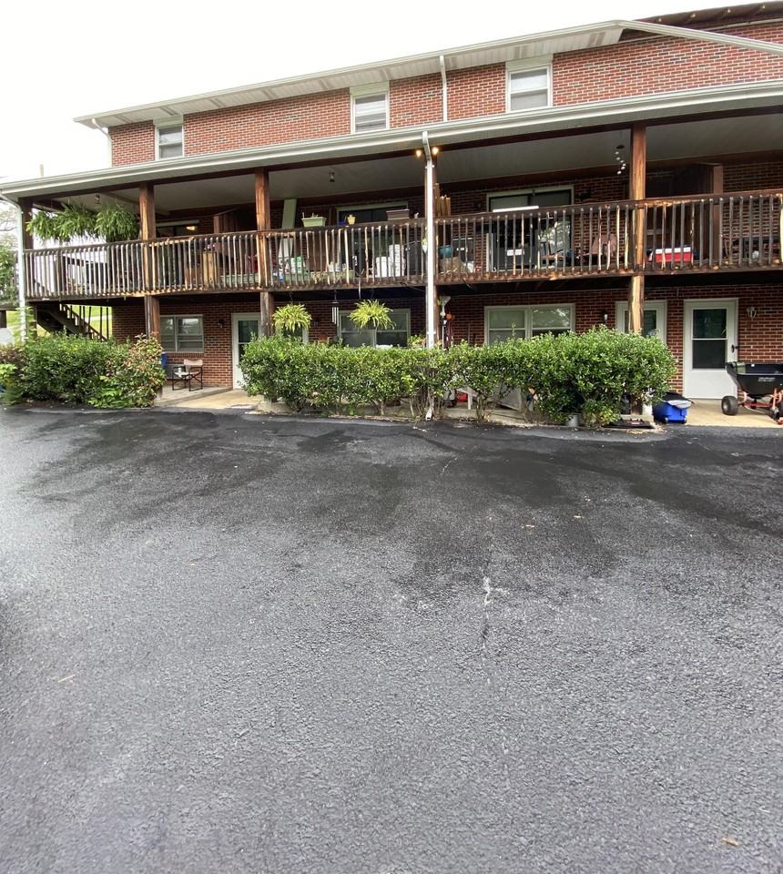 Bob White Manor - Photo 5 of 7