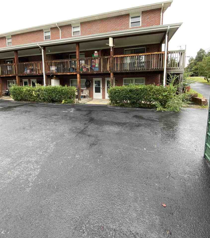 Bob White Manor - Photo 7 of 7