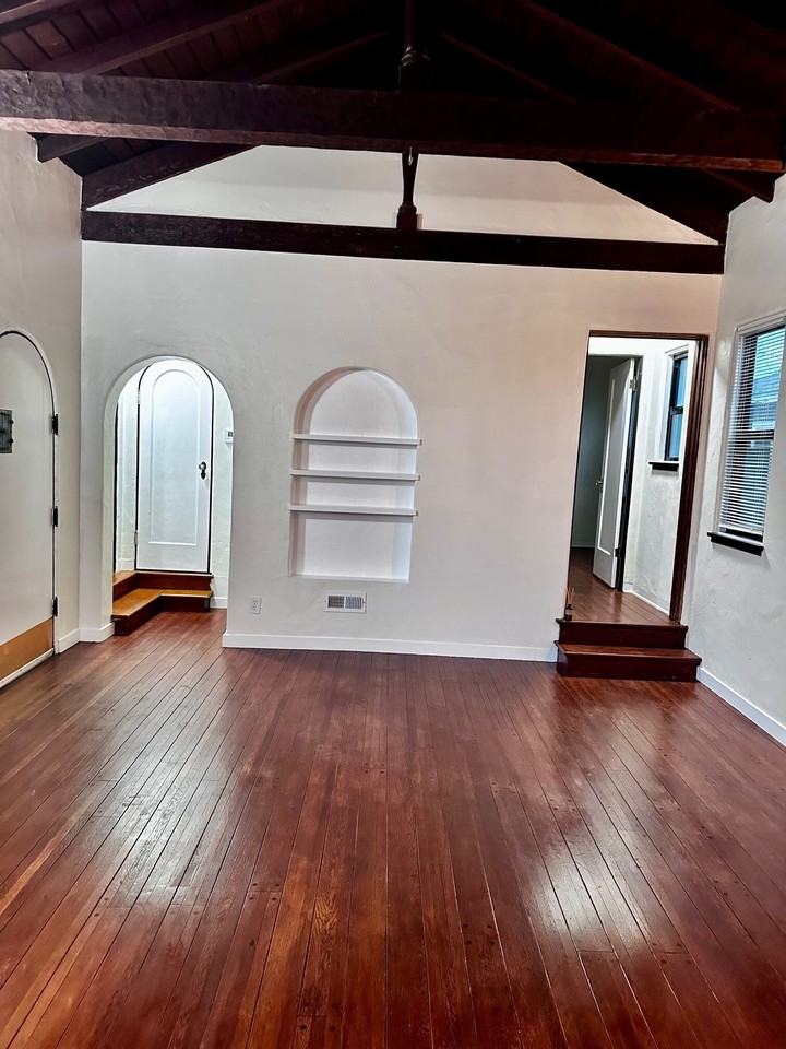 3195 Pine Avenue - Photo 5 of 50