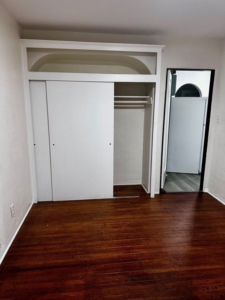 3195 Pine Avenue - Photo 6 of 50