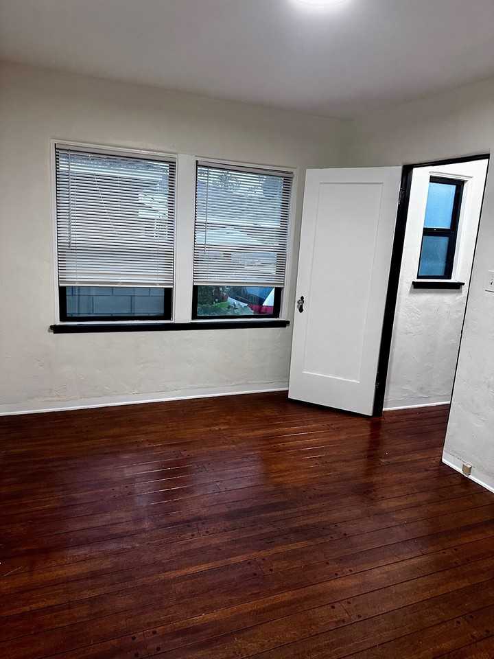 3195 Pine Avenue - Photo 7 of 50