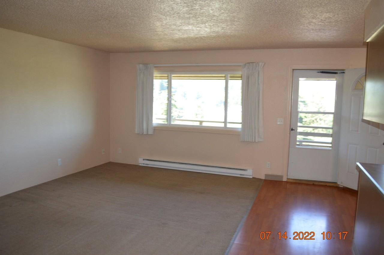 725 Northwest Pine Street - Photo 4 of 18