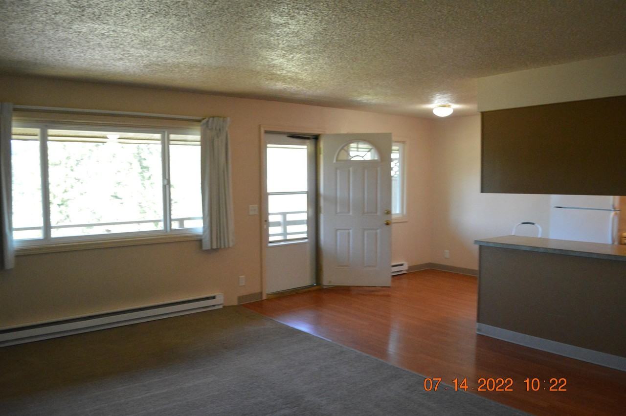 725 Northwest Pine Street - Photo 5 of 18