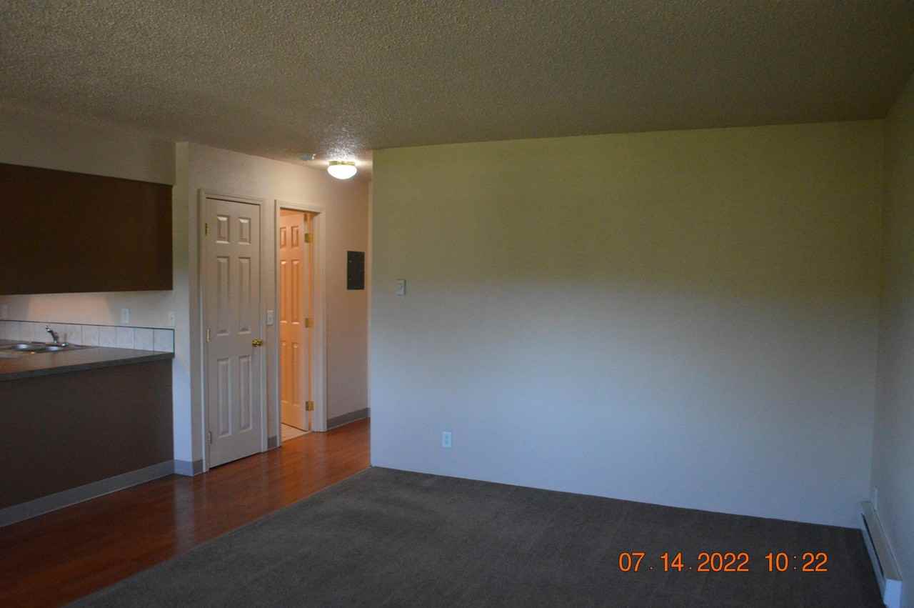 725 Northwest Pine Street - Photo 7 of 18