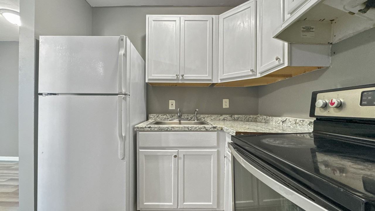 1100 Wilson Rd - Photo 4 of 20