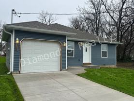 2038 North Summit Avenue - Photo 1 of 1