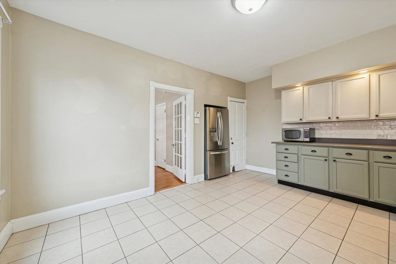 326 Dean St - Photo 7 of 39