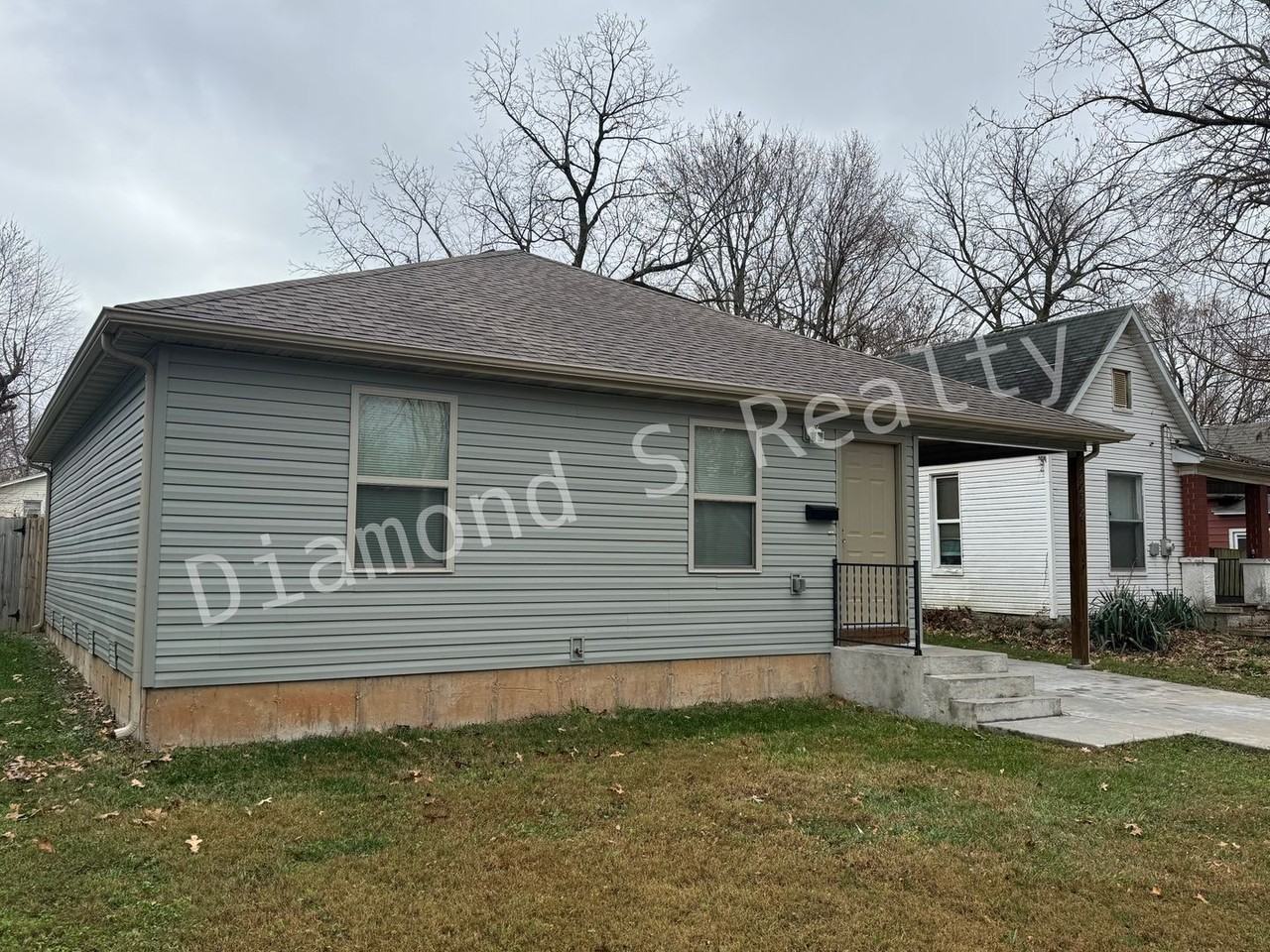2214 N East Ave - Photo 2 of 24