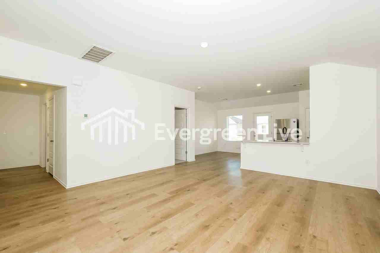 4005 Olivia St - Photo 4 of 16